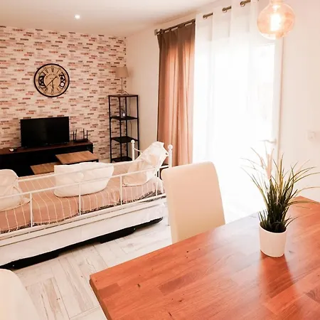Loft Con Terreno Privado Y Parking Compartido - A 800m De Playa Poniente Vakantiehuis *